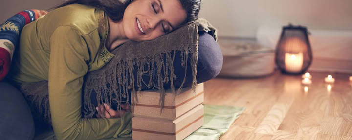 Restorative Yoga TT (30 ore)