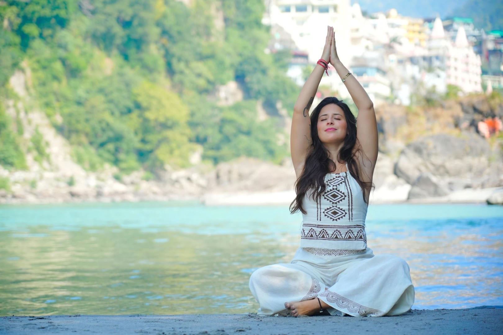 100 Ore di Formazione per Insegnanti di Yoga a Rishikesh
