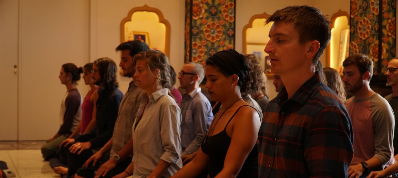 Finding Calm and Insight Through the Breath: Un ritiro di meditazione guidata