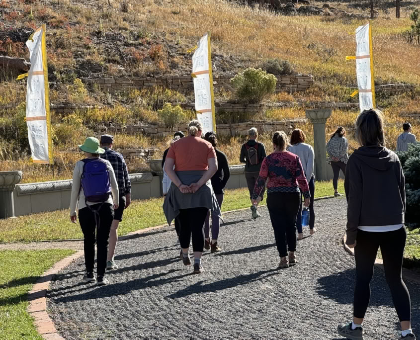 Turning Inward: Un ritiro di yoga autunnale