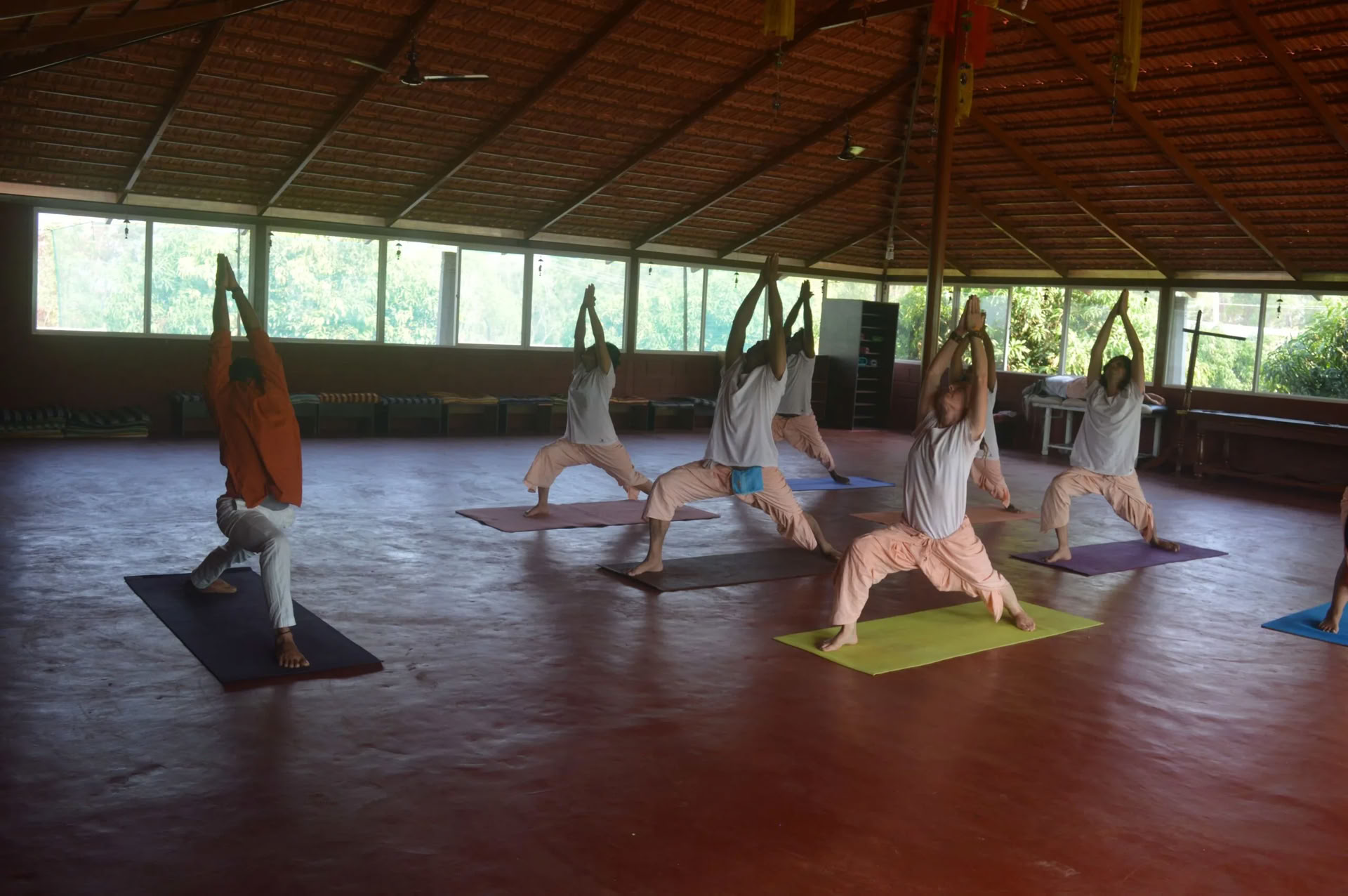200 ore di formazione per insegnanti di yoga in Portogallo