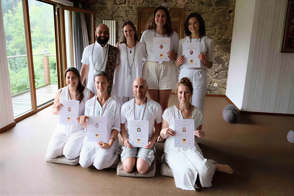 200 ore di formazione per insegnanti di yoga in Portogallo