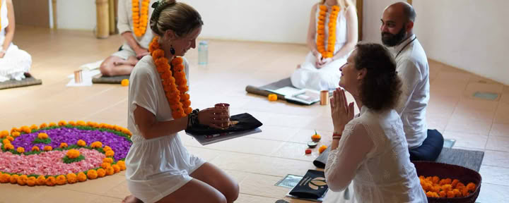200 ore di formazione per insegnanti di yoga in Portogallo