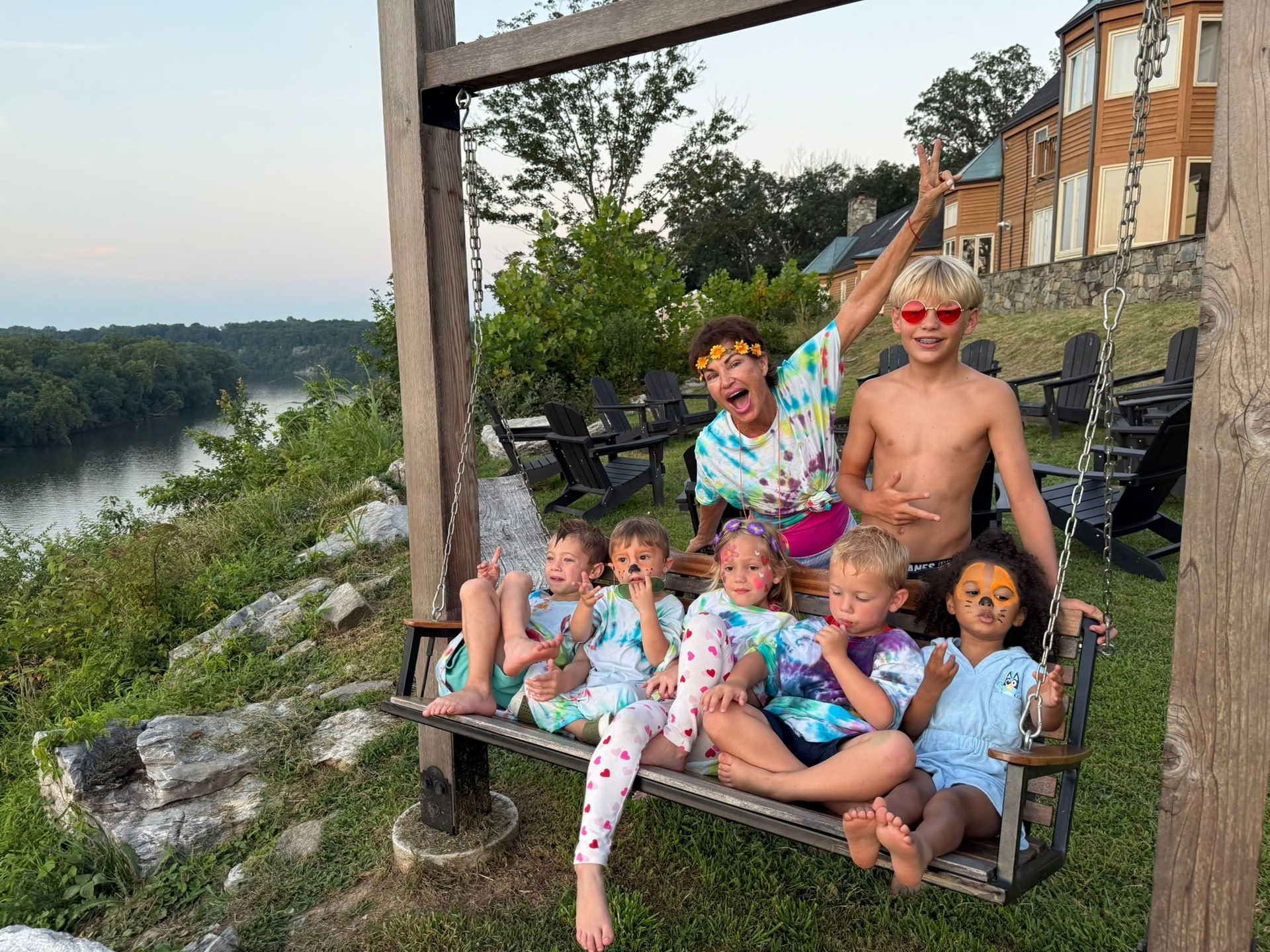 Casa Om Kids Camp Con Hargobind e Siana