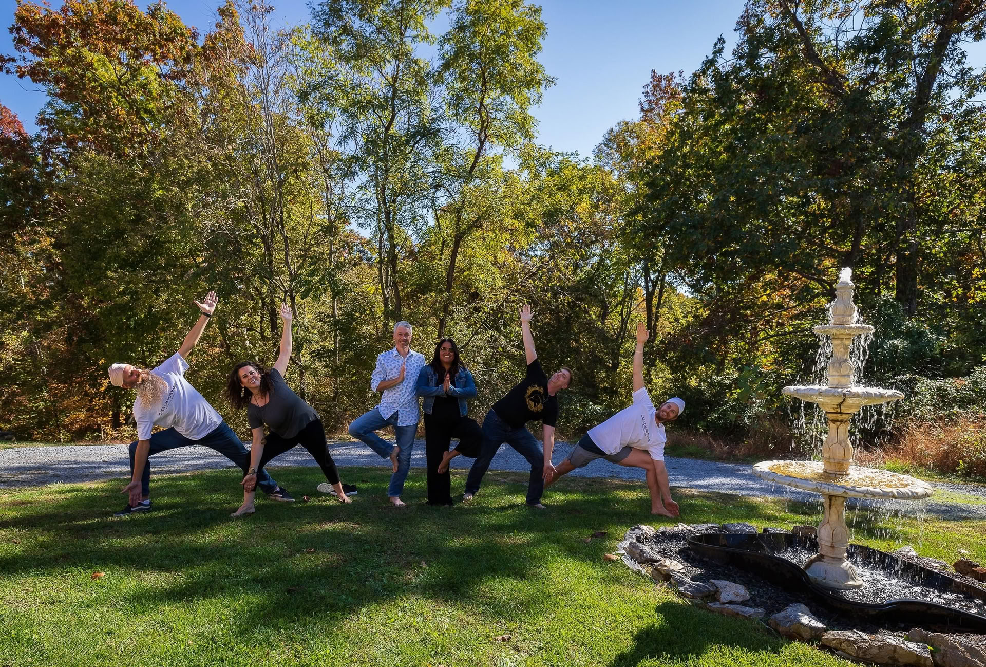 Pace lungo il Potomac; ritiro di Yoga e Suono