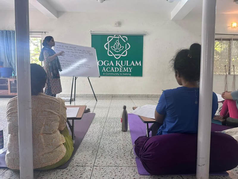 Corso di formazione per insegnanti di yoga di 200 ore nei giorni feriali a Bengaluru