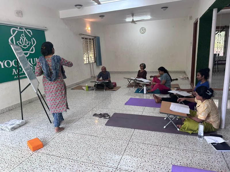 Corso di formazione per insegnanti di yoga di 200 ore nei giorni feriali a Bengaluru