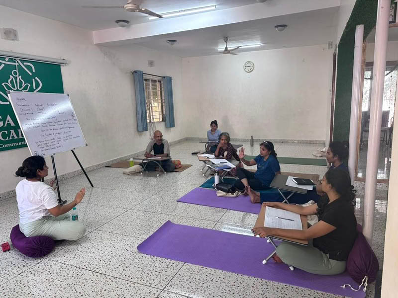 Corso di formazione per insegnanti di yoga di 200 ore nei giorni feriali a Bengaluru