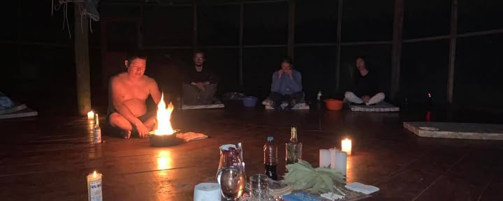 Ritiro di gruppo di ayahuasca di 9 giorni