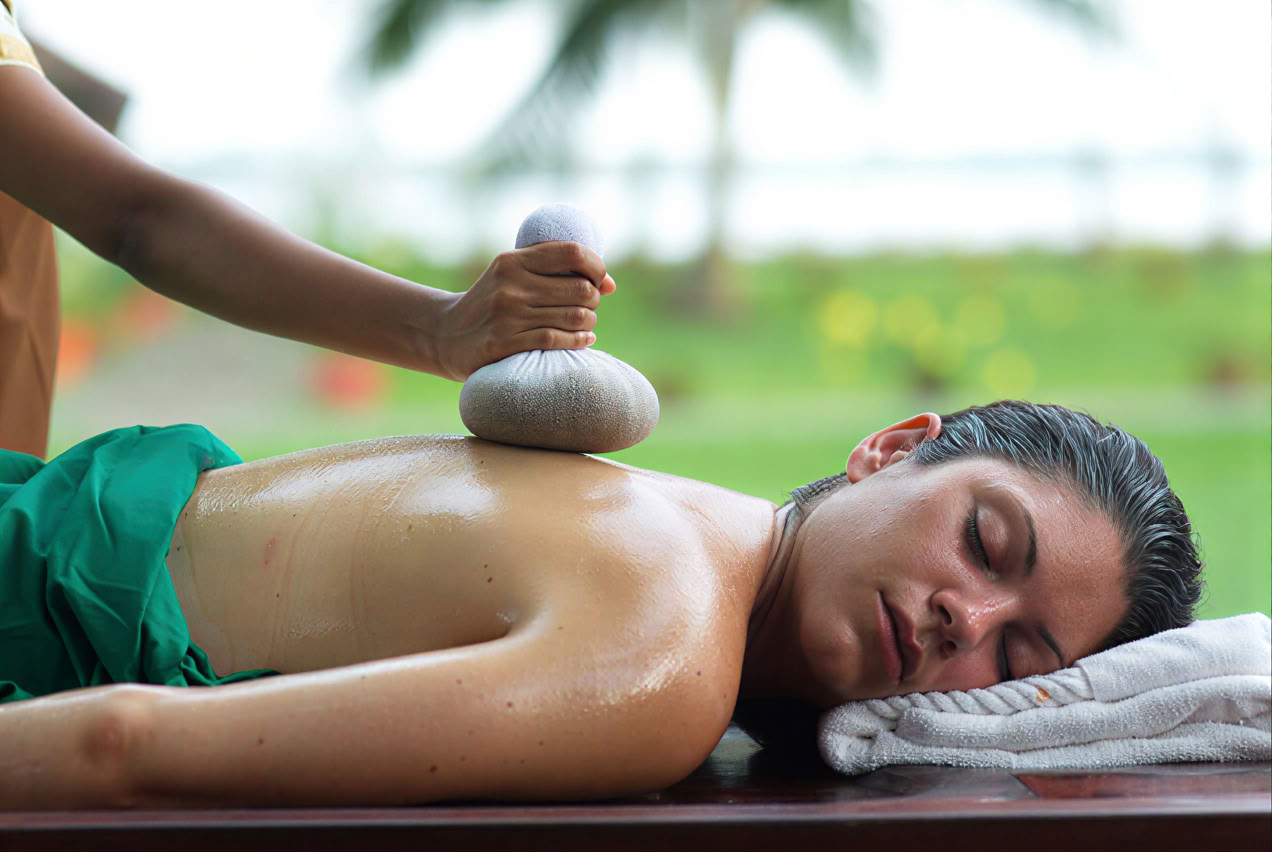 Ritiro spirituale di 12 giorni in India: Yoga a Rishikesh, Ayurveda in Kerala e tour del Taj Mahal