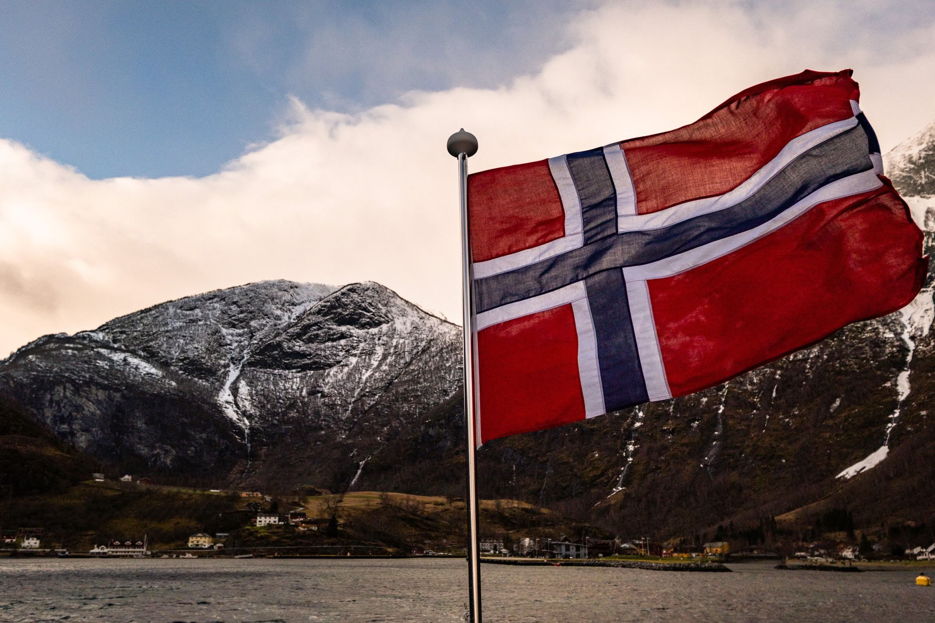 Norvegia Yoga & Backpacking