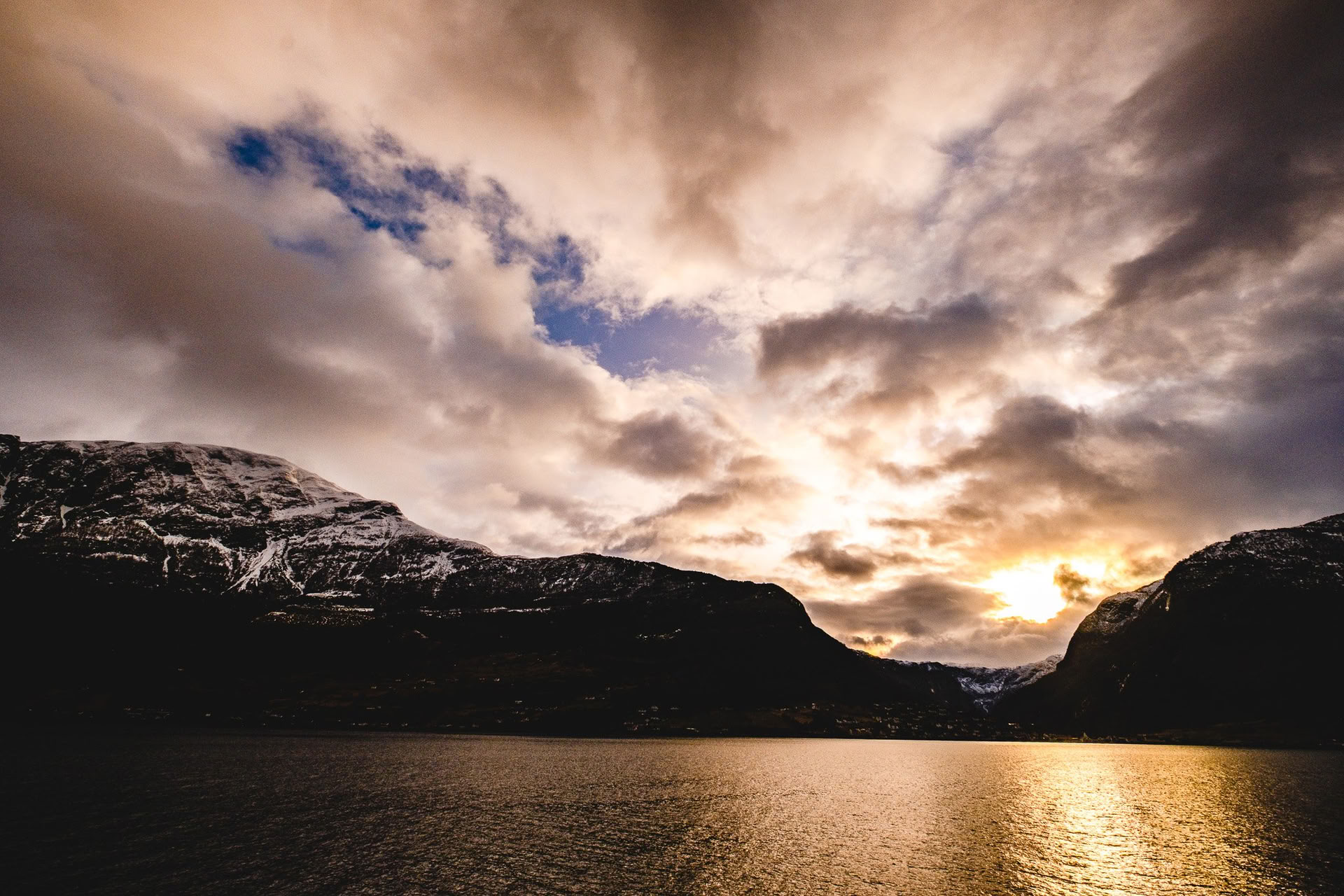 Norvegia Yoga & Backpacking