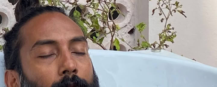 Immersione nel ghiaccio e meditazione del respiro