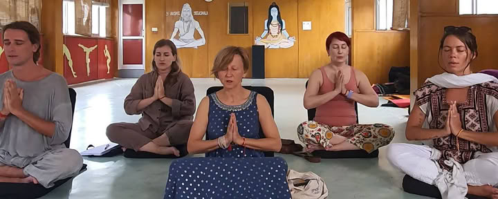 3 e 5 Giorni Ritiro di Yoga e Meditazione a Rishikesh