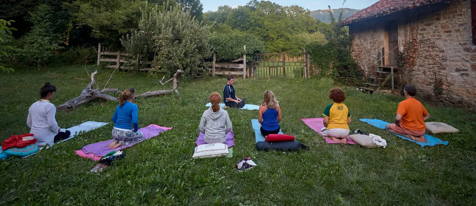 Ritiro di yoga rilassante in Spagna: benessere e calma in montagna