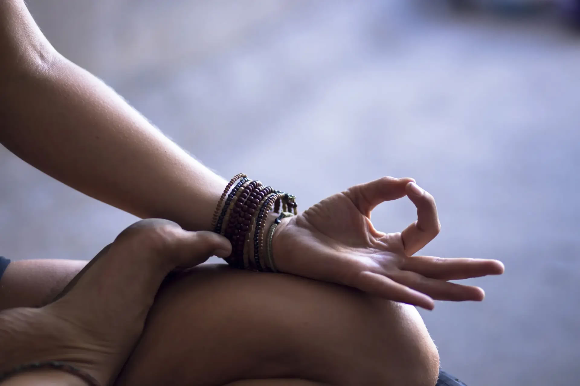 Pausa Yoga Invernale Accogliente: Un Incontro con Te Stesso nei Pirenei