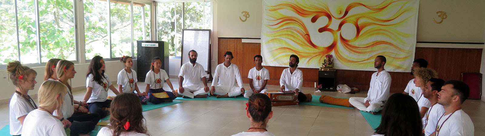 Formazione insegnanti di yoga di 200 ore