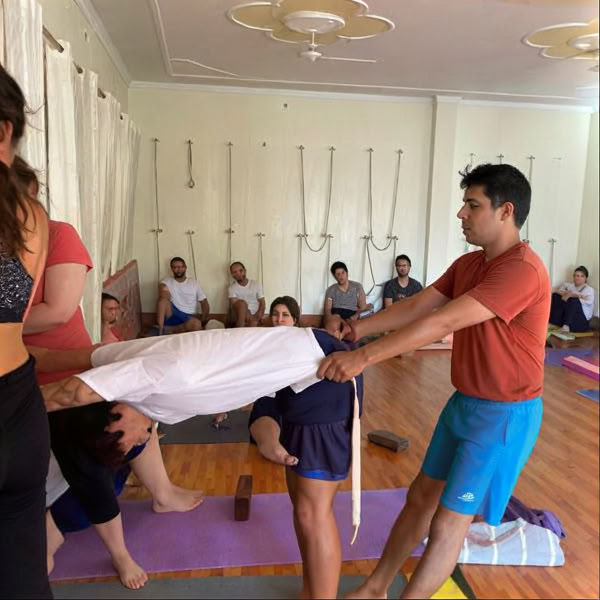 Corso di formazione insegnanti di yoga di 300 ore a Rishikesh
