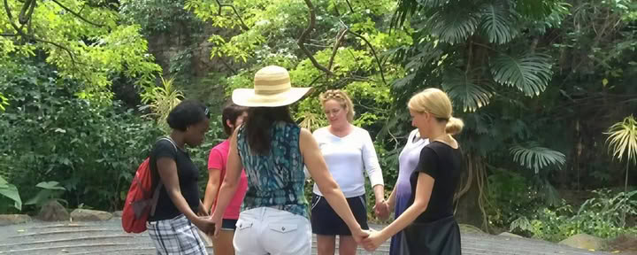 Conversazione e passeggiata nel labirinto