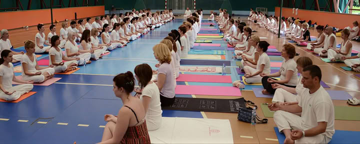 Ritiro di yoga per famiglie di 6 giorni per bambini e adulti