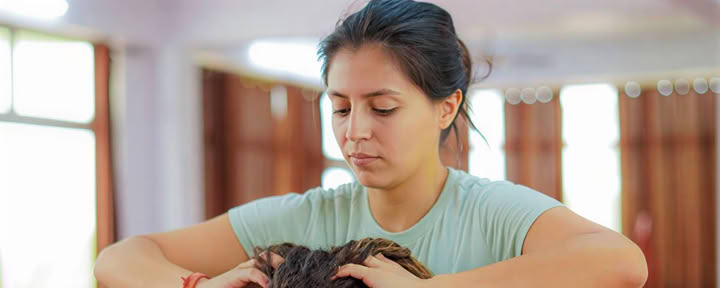 Formazione per Insegnanti di Sound Healing a Rishikesh