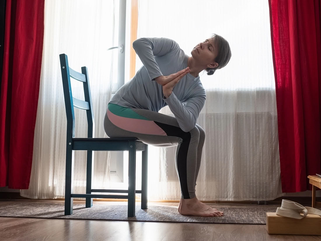 Yoga sulla sedia