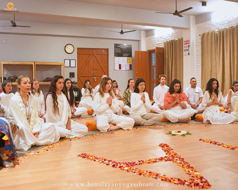 Corso di formazione insegnanti di yoga di 100 ore a Rishikesh, India