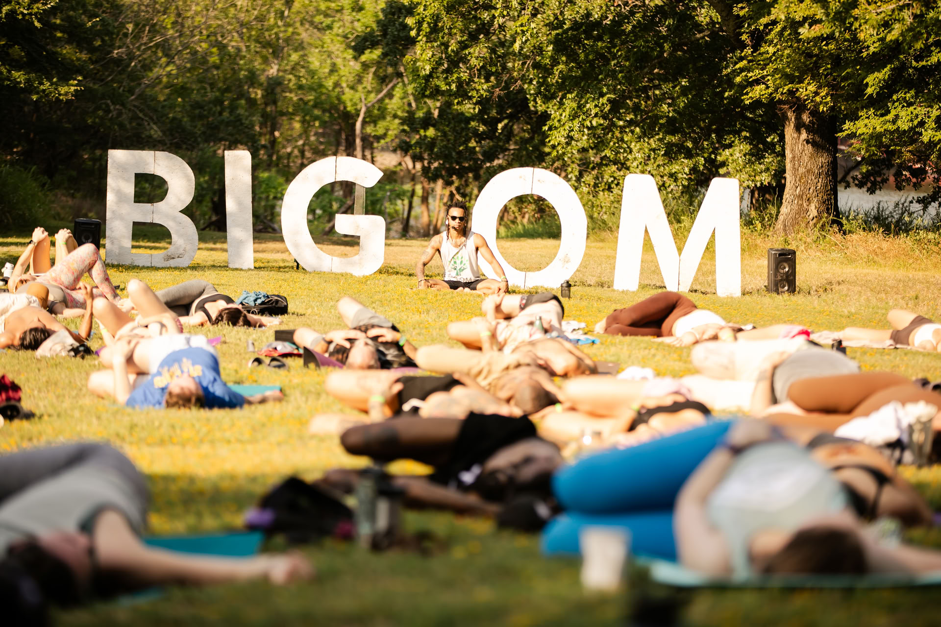 Lezione di yoga di gruppo Om In