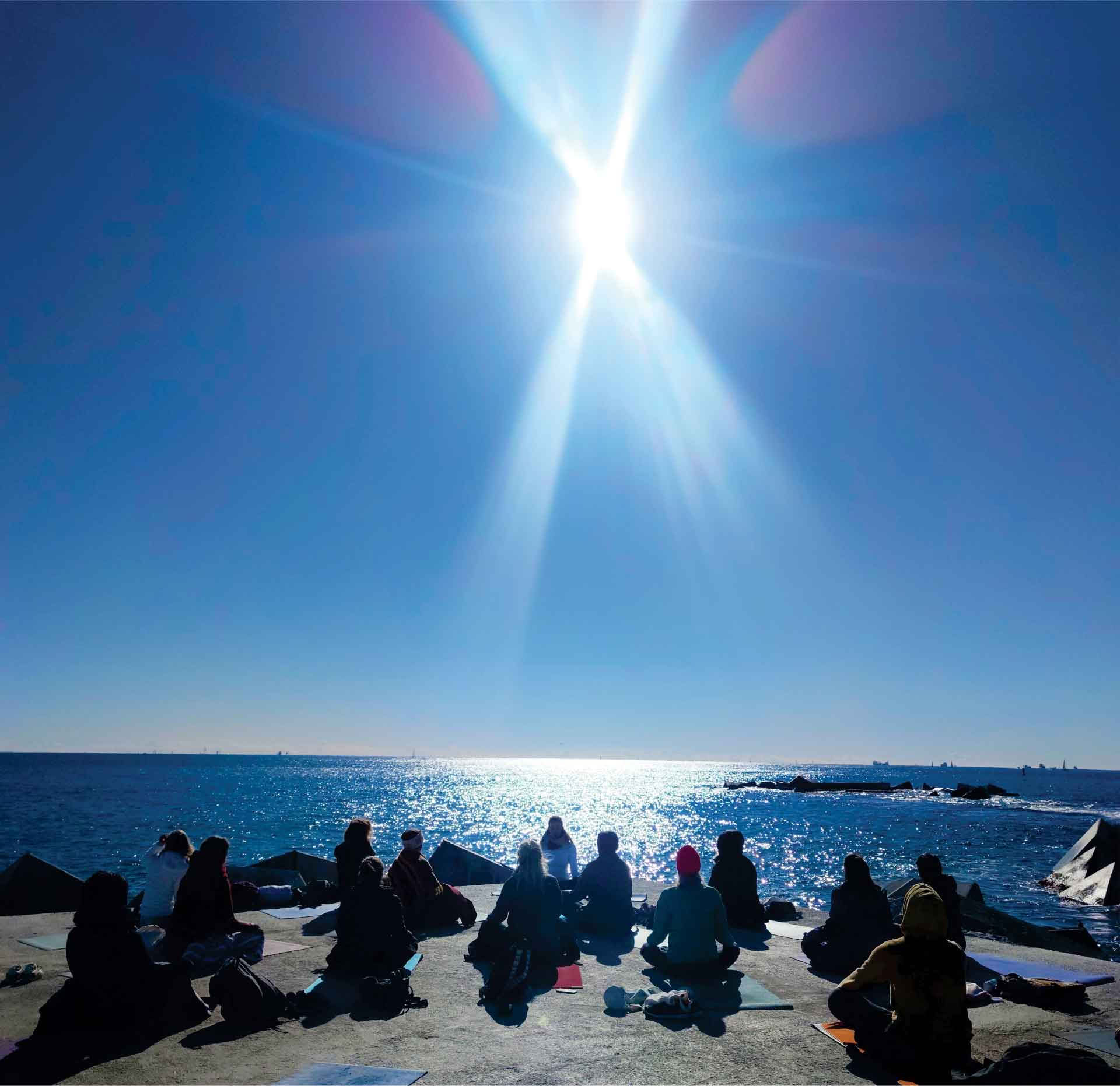 Eventi di yoga della luna piena con musica dal vivo