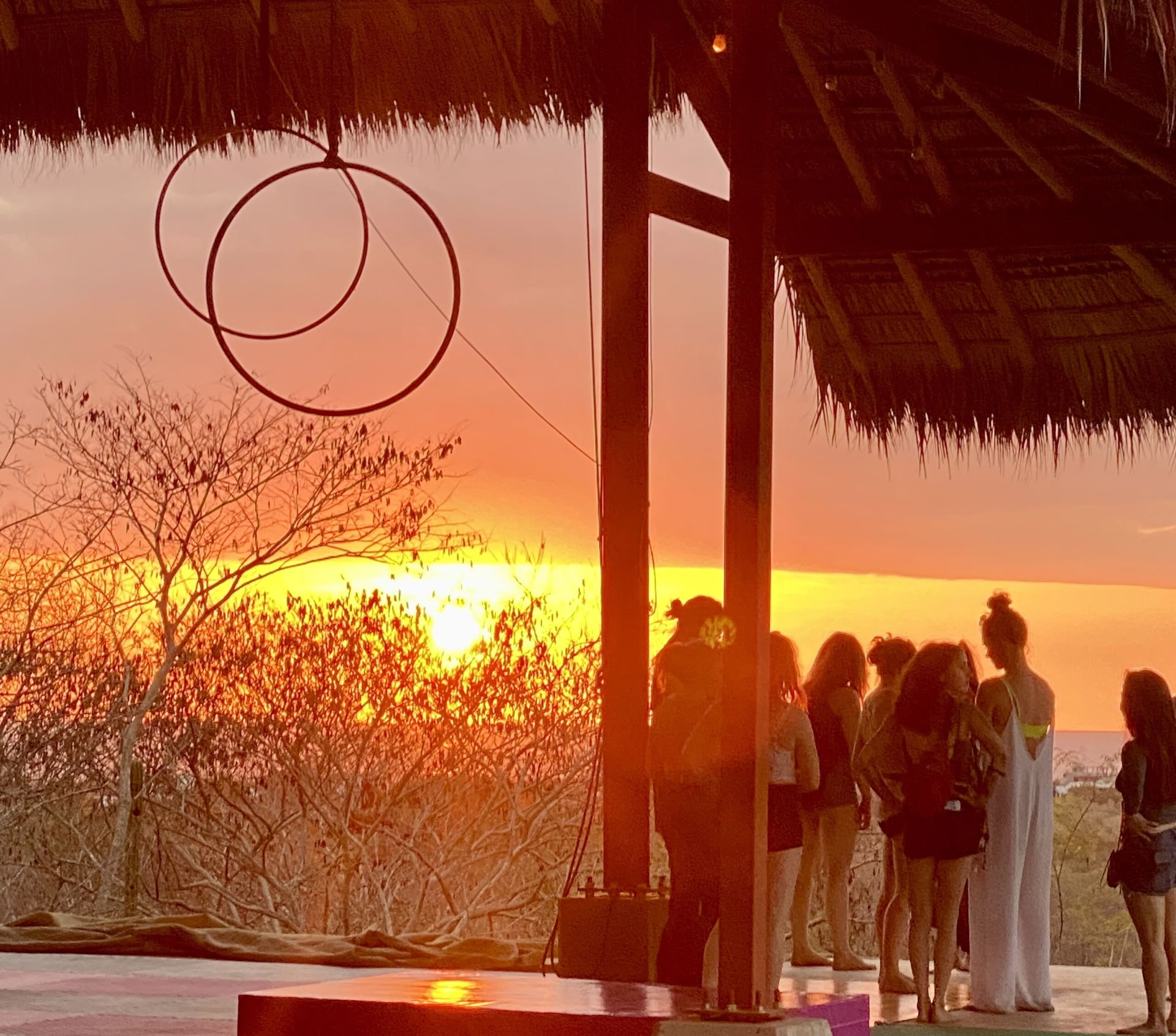FLOW: Aerial & Somatics – Un’immersione di una settimana nel bambino interiore.