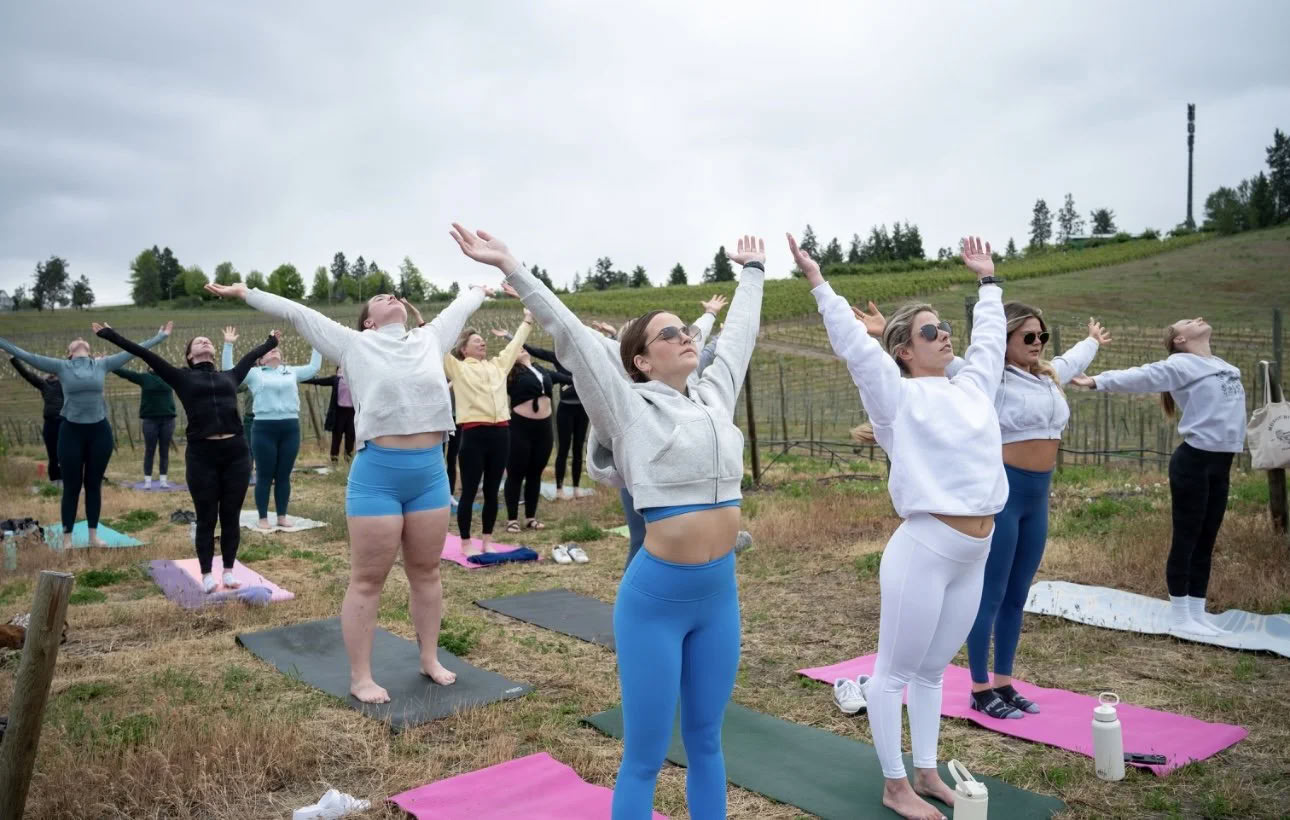 Flow sul molo: yoga e meditazione sul lago Okanagan!