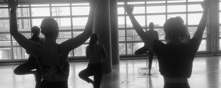 Puppy Yoga – Social di Adozione (Tutti i Livelli)