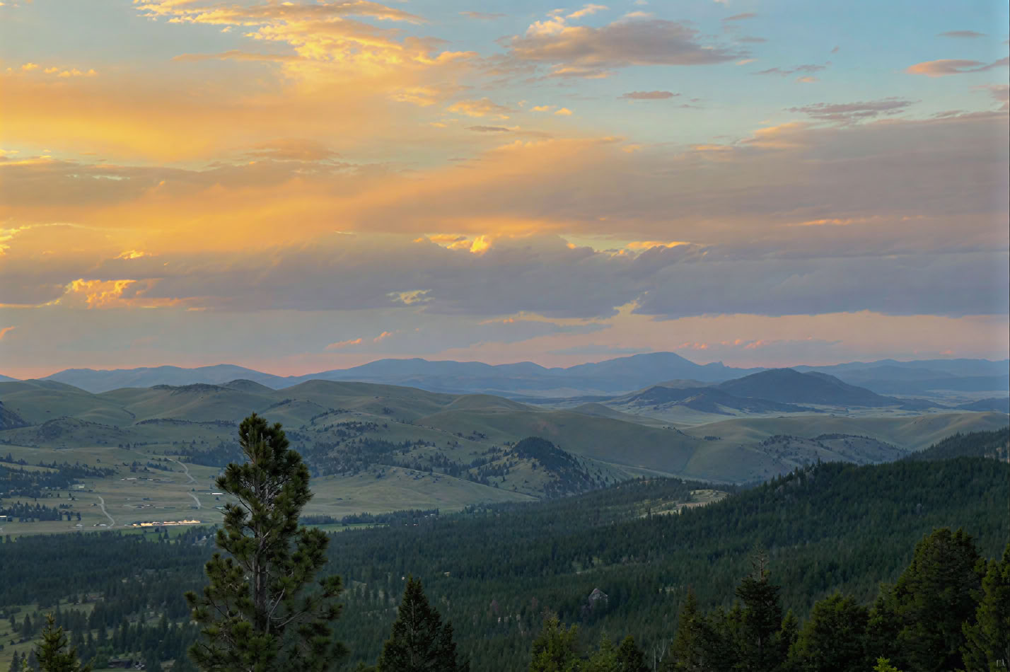 Sotto l’ampio cielo del Montana: un ritiro di yoga con The Yoga Sanctuary