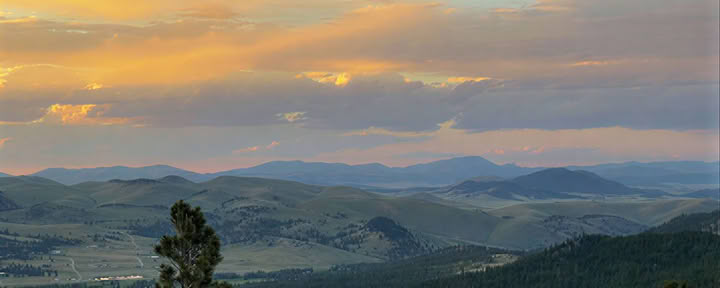Sotto l’ampio cielo del Montana: un ritiro di yoga con The Yoga Sanctuary