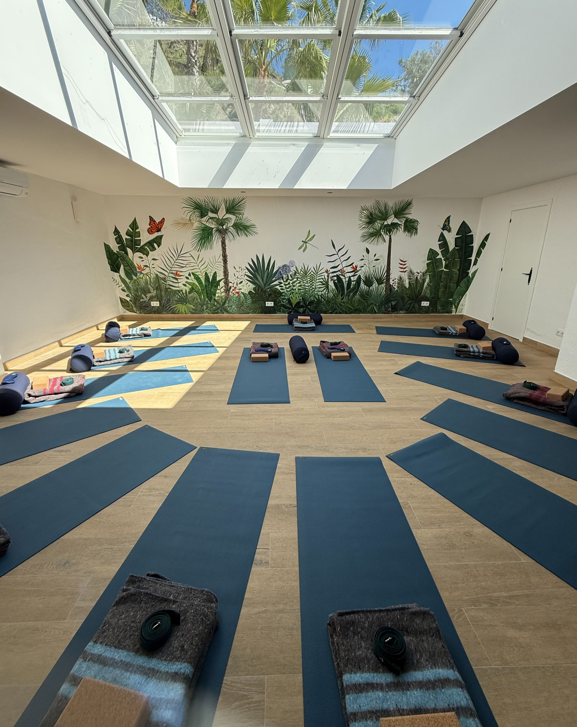 Andalusia dell’Anima - Yoga, Villaggi Bianchi e Serenità Costiera