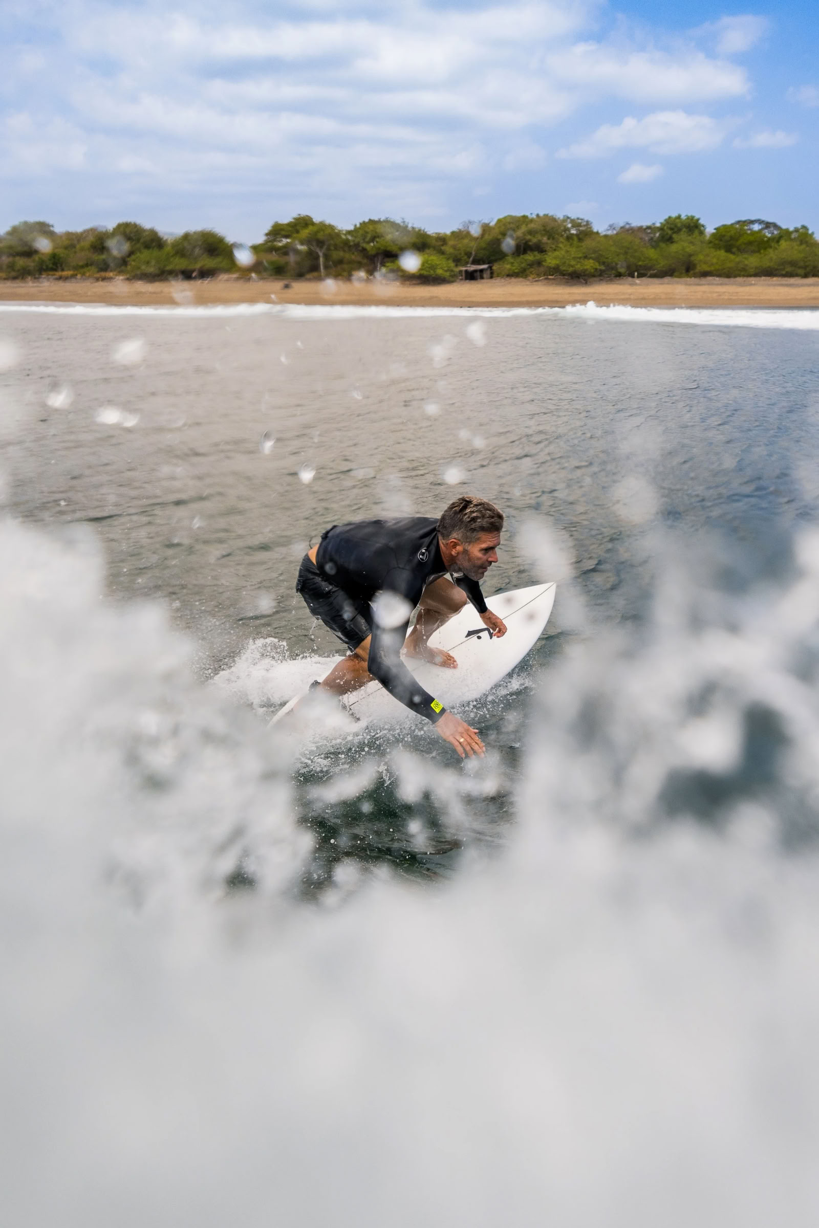 Pacchetto surf all-inclusive per surfisti intermedi e avanzati