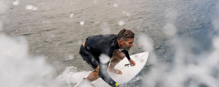 Pacchetto surf all-inclusive per surfisti intermedi e avanzati