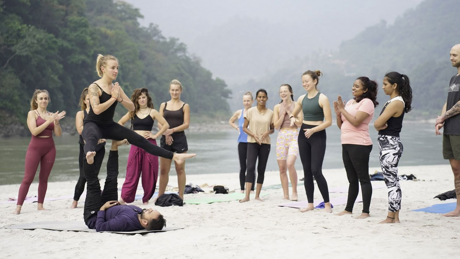 10 giorni di ritiri di yoga a Rishikesh, India