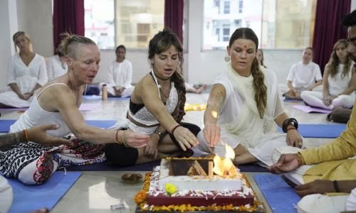 10 giorni di ritiri di yoga a Rishikesh, India
