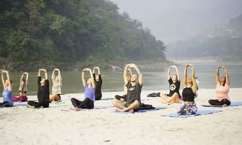 10 giorni di ritiri di yoga a Rishikesh, India