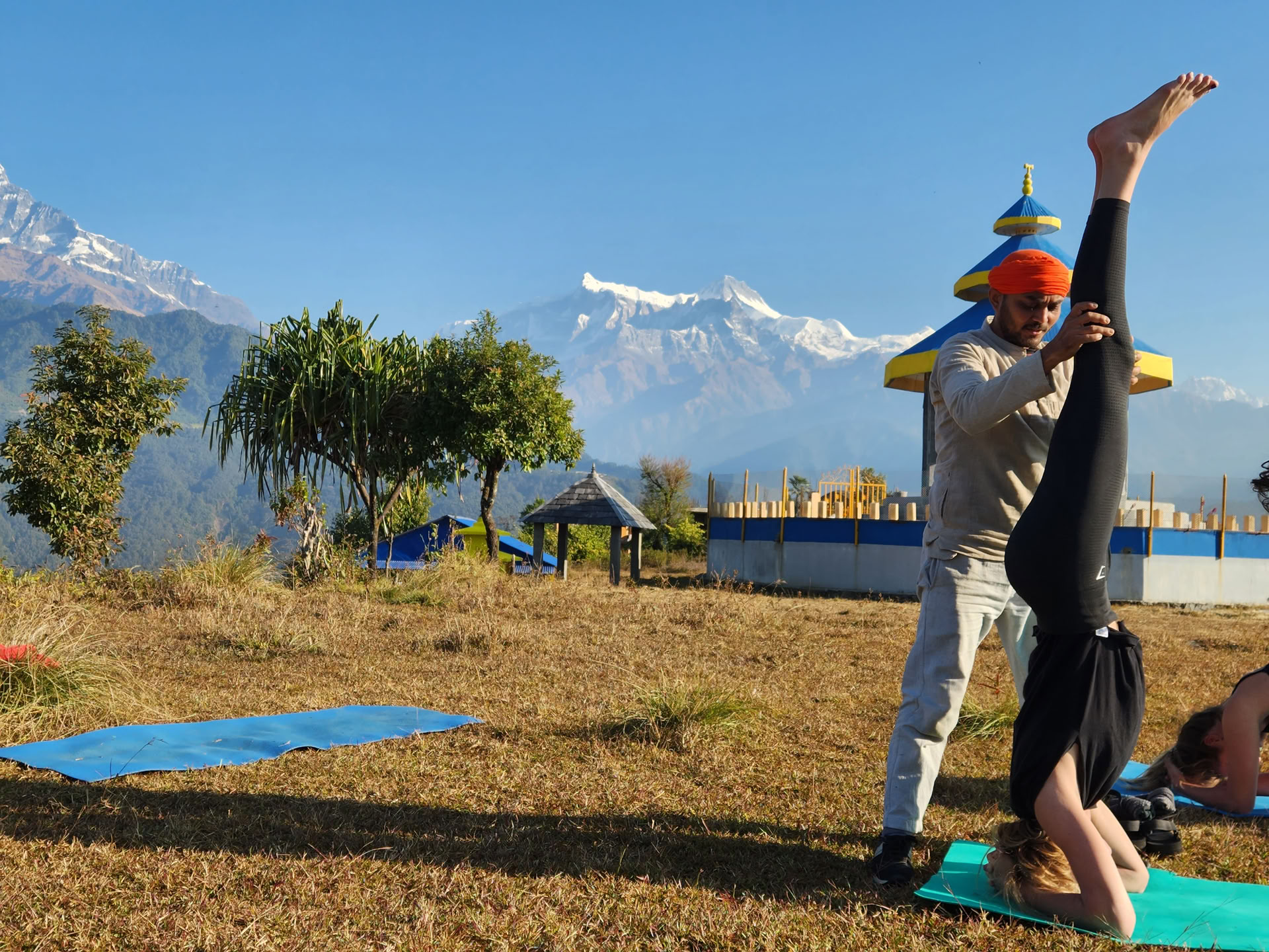 Corso di formazione insegnanti di yoga di 200 ore con vista sull’Himalaya ad Astam, vicino a Pokhara