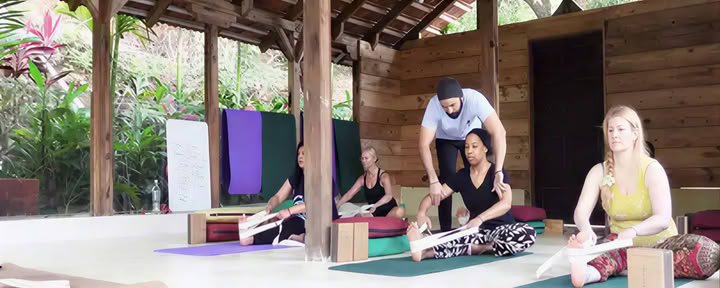 Formazione Insegnanti di Yoga Terapia di 200 Ore