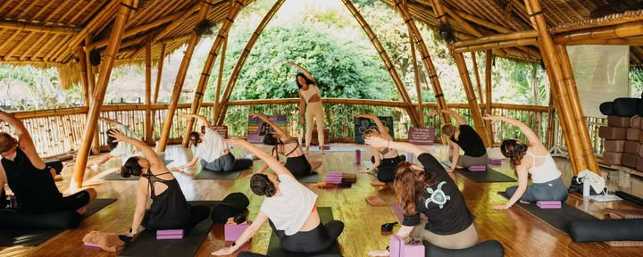 Corso di formazione insegnanti di yoga di 200 ore (YTT) a Bali