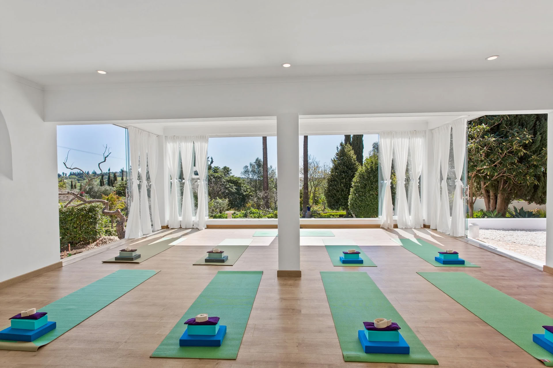 Ritiro di yoga e surf solo per donne