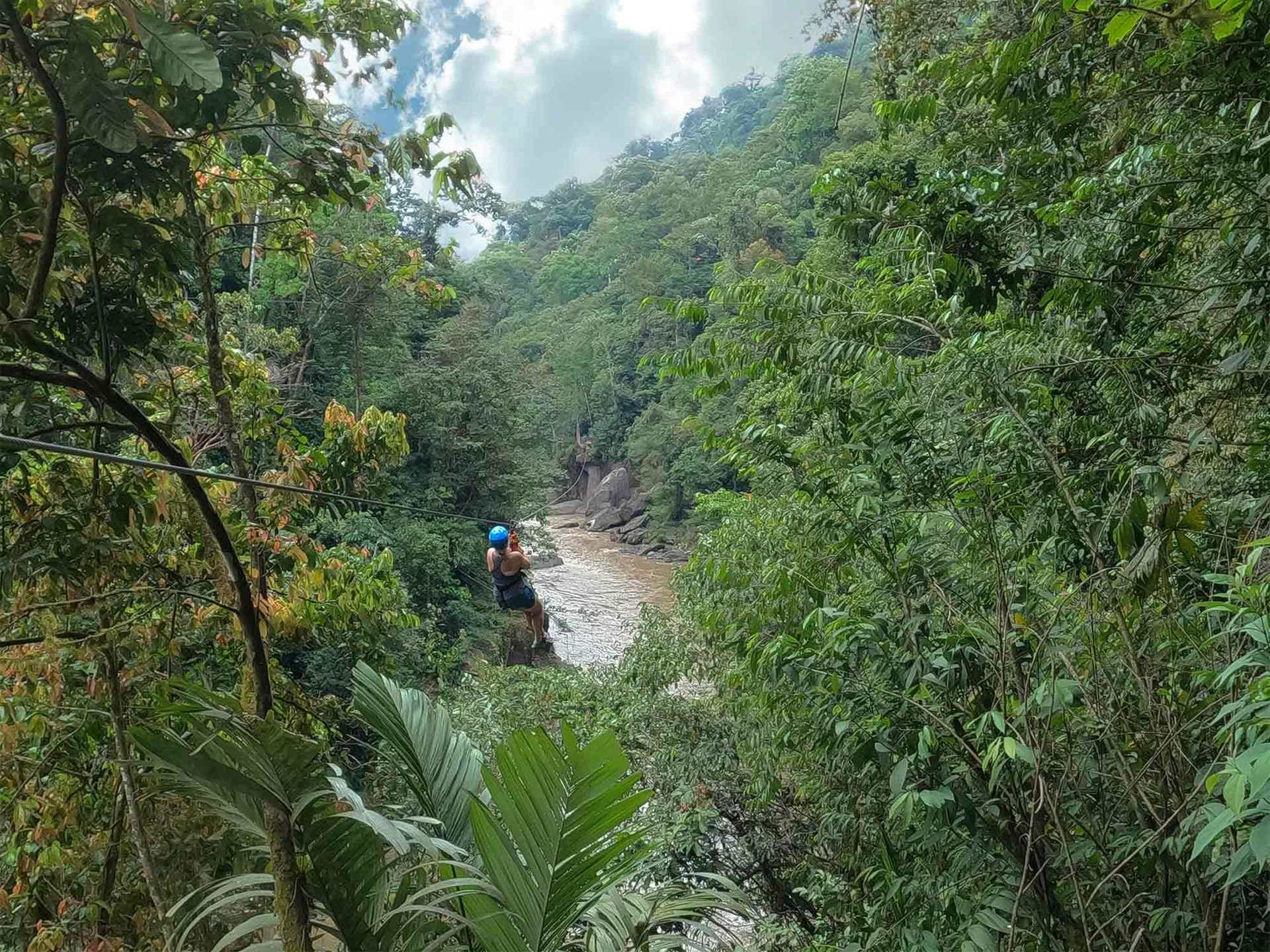 Zipline sul fiume Pacuare