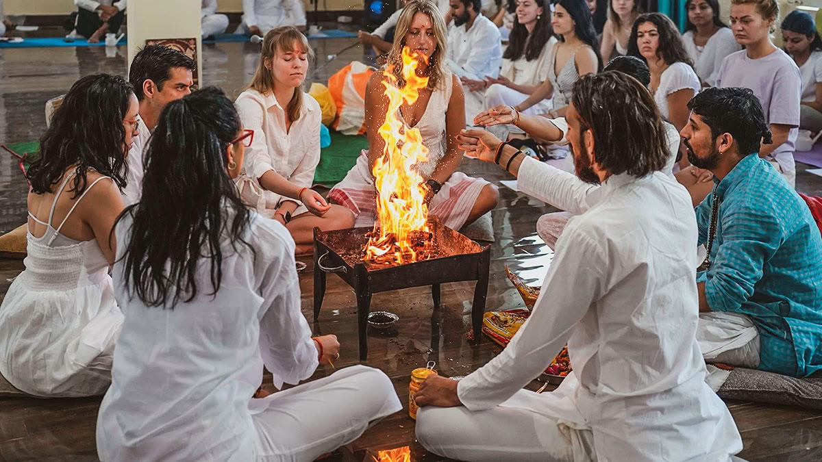 Ritiro di yoga e guarigione di 7 giorni a Rishikesh, India