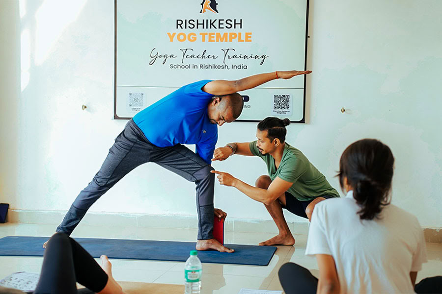 Ritiro di yoga e guarigione di 7 giorni a Rishikesh, India