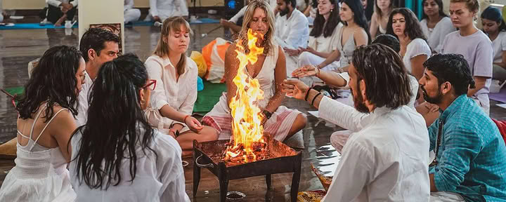 Ritiro di yoga e guarigione di 7 giorni a Rishikesh, India