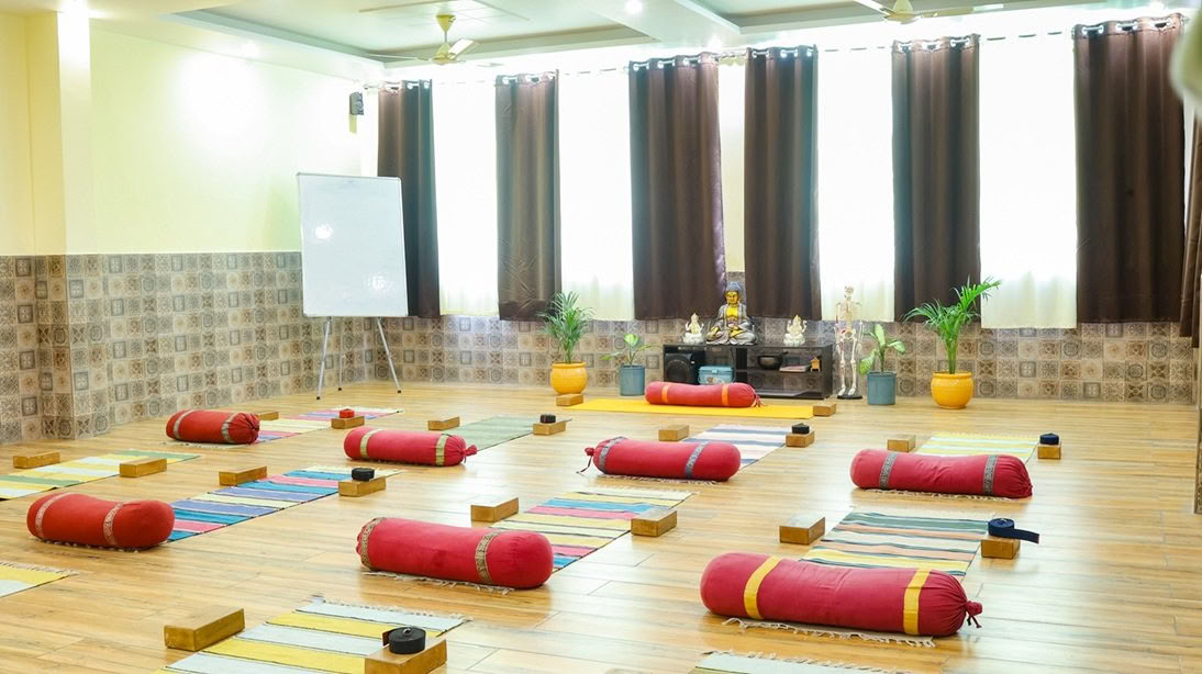 Corso di formazione insegnanti di yoga di 200 ore a Rishikesh, India