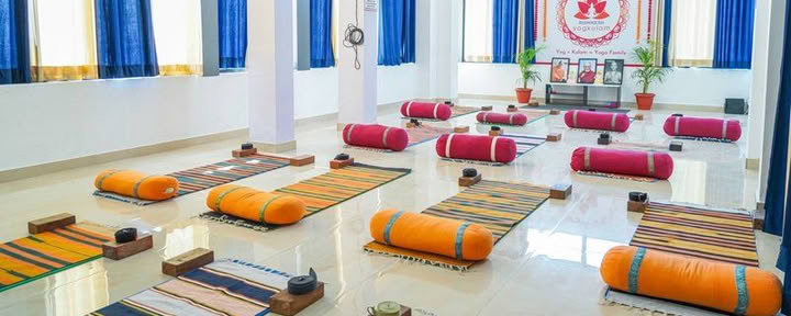 Corso di formazione insegnanti di yoga di 200 ore a Rishikesh, India
